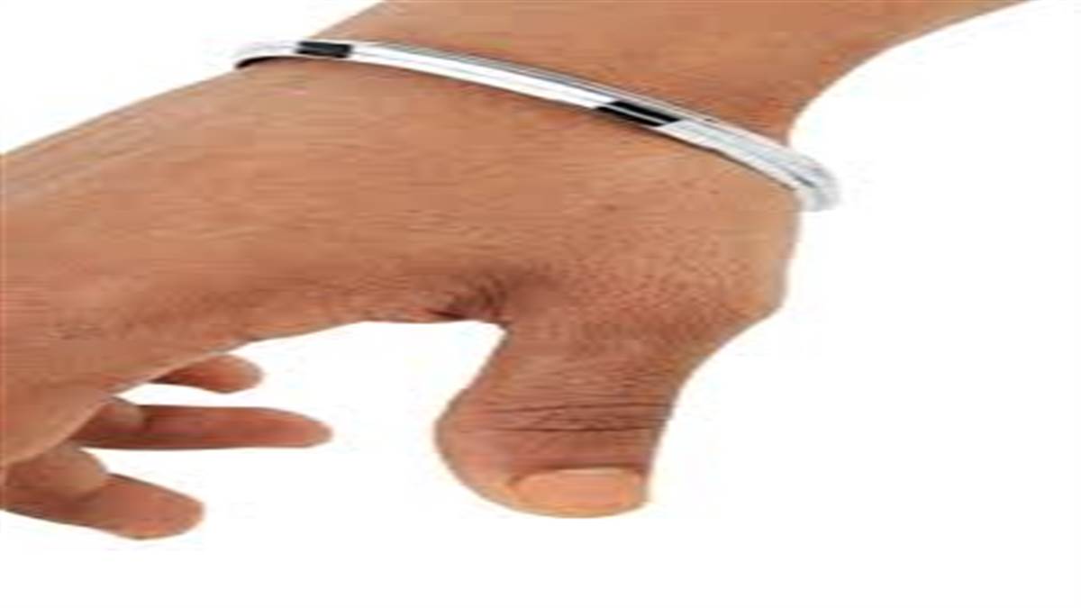 ਚਾਂਦੀ ਦਾ ਕੜਾ ਪਾਉਣ ਨਾਲ ਖੁੱਲ੍ਹ ਸਕਦੇ ਹਨ ਬੰਦ ਕਿਸਮਤ ਦੇ ਤਾਲੇ, ਜਾਣੋ ਕਿਹੜੀਆਂ ਰਾਸ਼ੀਆਂ ਲਈ ਹੈ ਸ਼ੁਭ