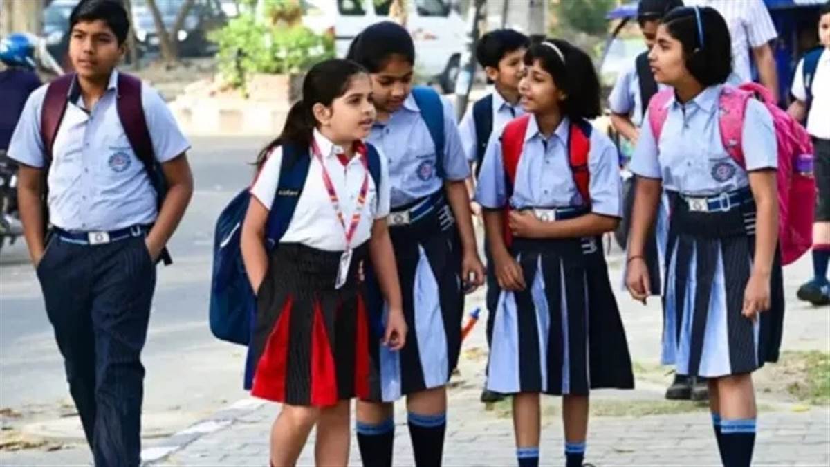 ਸਾਵਧਾਨ! ਹਿਮਾਚਲ 'ਚ ਸਕੂਲ ਖੁੱਲ੍ਹਦੇ ਹੀ ਲਾਗੂ ਹੋਣਗੇ ਸਖ਼ਤ ਨਿਯਮ: ਵਿਦਿਆਰਥੀਆਂ ਤੇ ਅਧਿਆਪਕਾਂ ਲਈ ਫ਼ੋਨ ਦੀ ਵਰਤੋਂ ਵਰਜਿਤ
