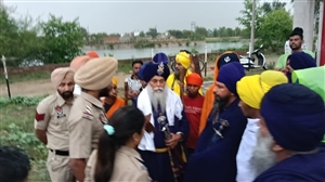 ਮਾਂ-ਧੀ ਪੈਟਰੋਲ ਦੀ ਬੋਤਲ ਲੈ ਕੇ ਪਾਣੀ ਦੀ ਟੈਂਕੀ ’ਤੇ ਚੜ੍ਹੀਆਂ