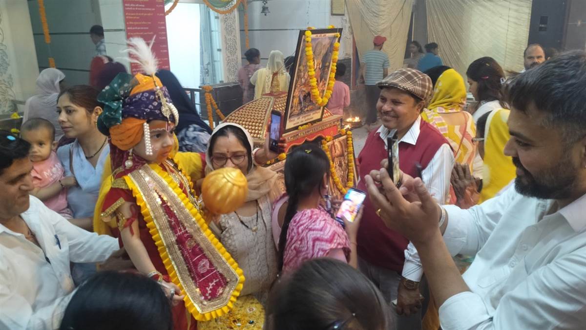 ਭਗਵਾਨ ਹਨੂੰਮਾਨ ਦੀ ਅਸਮਾਨ ਤੋਂ ਉਤਰਦੀ ਝਾਕੀ ਖਿੱਚ ਦਾ ਕੇਂਦਰ ਬਣੀ