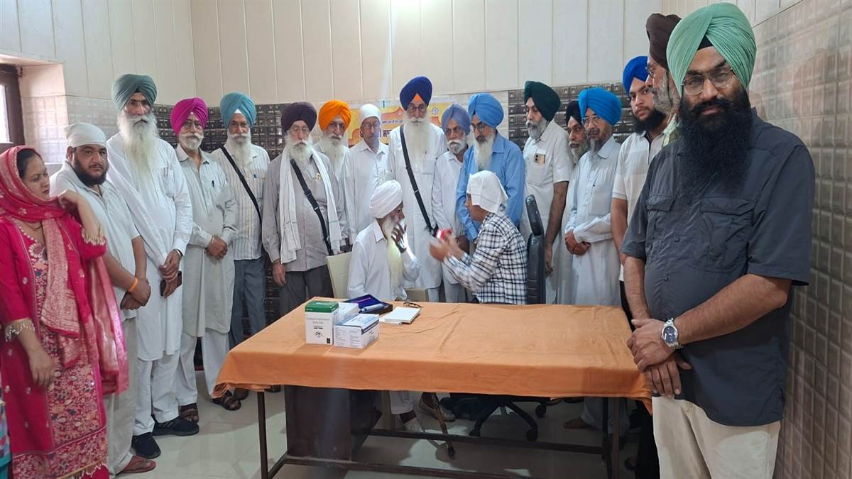 ਅੱਖਾਂ ਦੇ ਕੈਂਪ ਦੌਰਾਨ 250 ਮਰੀਜ਼ਾਂ ਦੀ ਕੀਤੀ ਜਾਂਚ