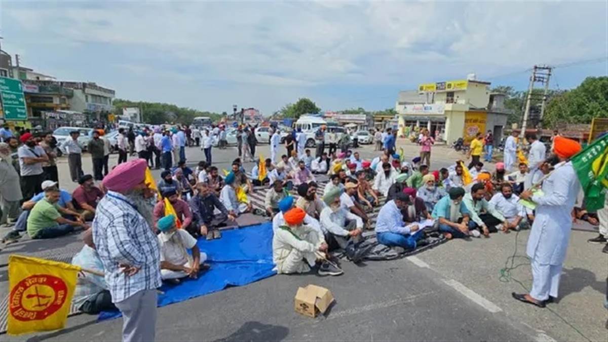 ਹਿਮਾਚਲ 'ਚ ਐਂਟਰੀ ਟੋਲ ਟੈਕਸ ਦੇ ਵਿਰੋਧ 'ਚ ਪੰਜਾਬ-ਮਨਾਲੀ ਰੂਟ ਬੰਦ; ਵਿਧਾਇਕ ਧਰਨੇ 'ਚ ਸ਼ਾਮਲ, ਆਵਾਜਾਈ ਠੱਪ