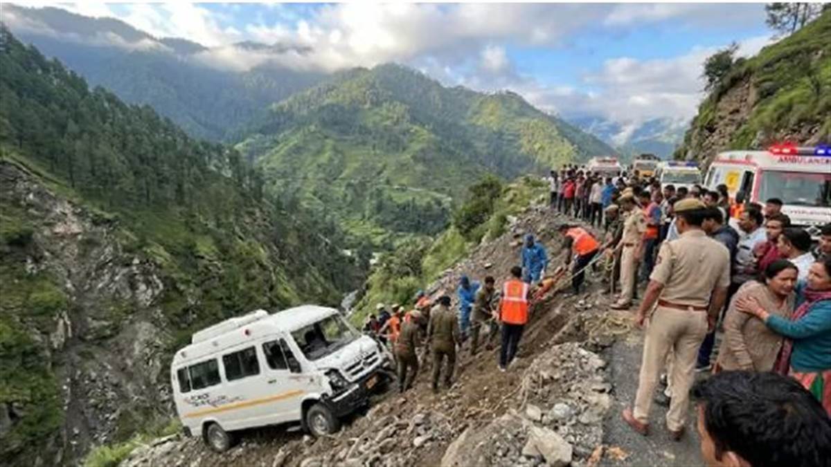 ਹਿਮਾਚਲ ਦੇ ਕੁੱਲੂ 'ਚ ਵੱਡਾ ਹਾਦਸਾ, ਯਾਤਰੀਆਂ ਨਾਲ ਭਰੀ ਟ੍ਰੈਵਲਰ ਬੱਸ ਖੱਡ 'ਚ ਡਿੱਗੀ; 15 ਲੋਕ ਸਨ ਸਵਾਰ