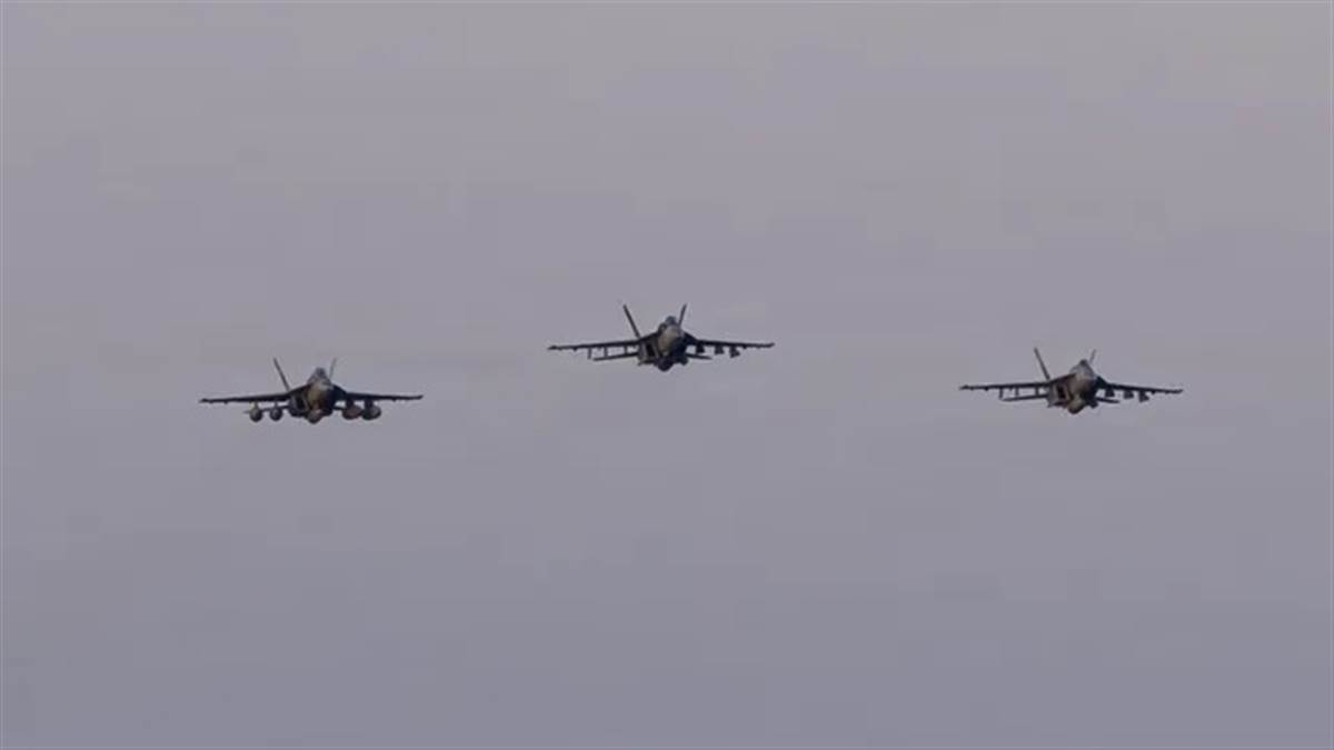 ਜੰਗ ਦੌਰਾਨ ਫਾਈਟਰ ਜੈੱਟ ਕਰੈਸ਼ ਹੋਣ 'ਤੇ ਪਾਇਲਟ ਕਿਵੇਂ ਬਚਾਉਂਦੇ ਹਨ ਜਾਨ? ਸਾਬਕਾ ਹਵਾਈ ਫ਼ੌਜੀ ਨੇ ਦੱਸਿਆ