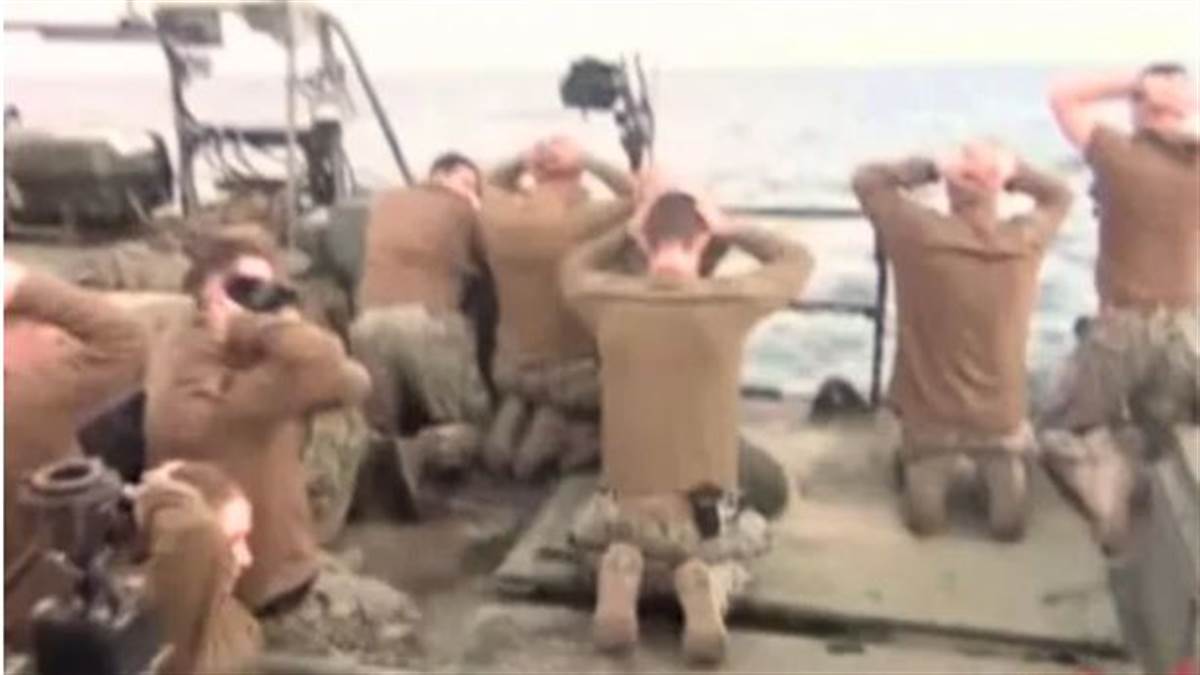 ਅੱਖਾਂ 'ਤੇ ਪੱਟੀ, ਗੋਡਿਆਂ ਭਾਰ ਬਿਠਾਇਆ... ਜਦੋਂ ਪਹਿਲਾਂ ਈਰਾਨ 'ਚ ਫੜੇ ਗਏ ਸਨ ਅਮਰੀਕੀ ਫ਼ੌਜੀ, ਉਦੋਂ ਕੀ ਹੋਇਆ ਸੀ?