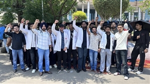 ਗਿਆਨ ਸਾਗਰ ਮੈਡੀਕਲ ਕਾਲਜ ਦੇ ਇੰਟਰਨ ਡਾਕਟਰਾਂ ਵੱਲੋਂ ਰੋਸ ਪ੍ਰਦਰਸ਼ਨ