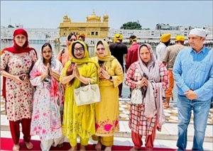 Amritsar News : ਸ੍ਰੀ ਦਰਬਾਰ ਸਾਹਿਬ ਨਤਮਸਤਕ ਹੋਏ ਮਹਿਲਾ ਕਾਂਗਰਸ ਦੀ ਪ੍ਰਧਾਨ ਬਲਜੀਤ ਕੌਰ, ਗੁਰੂਘਰ ਦਾ ਲਿਆ ਆਸ਼ੀਰਵਾਦ
