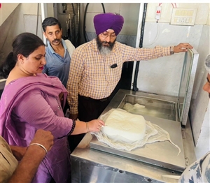 ਅੰਮ੍ਰਿਤਸਰ 'ਚ ਫੂਡ ਸੇਫ਼ਟੀ ਵਿਭਾਗ ਵੱਲੋਂ ਡੇਅਰੀਆਂ ਤੋਂ ਲਏ 12 ਸੈਂਪਲਾਂ 'ਚੋਂ 8 ਸੈਂਪਲ ਫੇਲ੍ਹ, ਫੂਡ ਸੇਫ਼ਟੀ ਤੇ ਸਟੈਂਡਰਡ ਐਕਟ-2006 ਅਧੀਨ ਕਾਨੂੰਨੀ ਕਾਰਵਾਈ ਆਰੰਭ