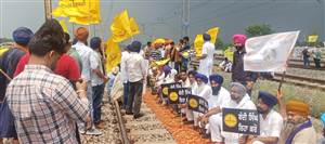 ਬੰਦੀ ਸਿੰਘਾਂ ਦੀ ਰਿਹਾਈ ਦੀ ਮੰਗ ਨੂੰ ਲੈ ਕੇ 'ਰੇਲ ਰੋਕੋ' ਪ੍ਰਦਰਸ਼ਨ; ਵੰਦੇ ਭਾਰਤ ਸਮੇਤ ਕਈ ਰੇਲਗੱਡੀਆਂ ਦੇ ਰੂਟ ਬਦਲੇ, ਯਾਤਰੀਆਂ ਨੂੰ ਪ੍ਰੇਸ਼ਾਨ