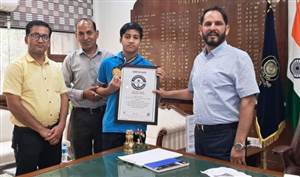 Bathinda News : 10 ਅਰਬ 2 ਲੱਖ 72 ਹਜ਼ਾਰ 405 ਦਾ ਪਹਾੜਾ 100 ਲਾਈਨਾਂ ਤੱਕ ਸੁਣਾ ਕੇ ਇਸ਼ਾਨ ਨੇ ਬਣਾਇਆ ਵਰਲਡ ਰਿਕਾਰਡ