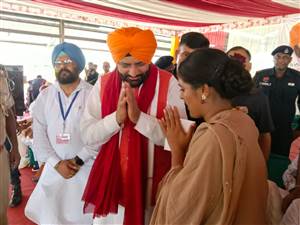 ਕੁਲਵਿੰਦਰ ਕੌਰ ਸਿੱਧੂ ਨੇ ਹਰਿਆਣਾ ਦੇ ਮੁੱਖ ਮੰਤਰੀ ਨਾਲ ਕੀਤੀ ਮੁਲਾਕਾਤ, ਸਰਦੂਲਗੜ੍ਹ ਦੇ ਵਿਕਾਸ ਤੇ ਮੁੱਖ ਮੁੱਦਿਆਂ 'ਤੇ ਹੋਈ ਵਿਸ਼ੇਸ਼ ਚਰਚਾ