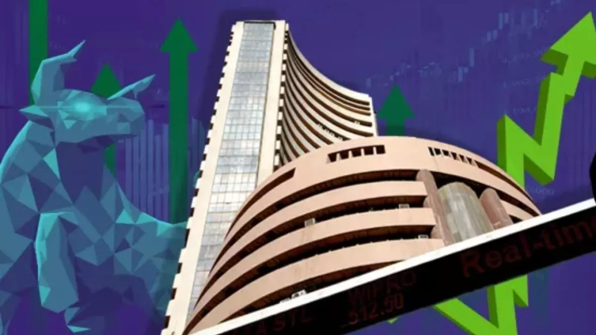 ਵੀਰਵਾਰ ਨੂੰ, ਭਾਰਤੀ ਸਟਾਕ ਮਾਰਕੀਟ (GST impact on Stock Market) ਵਿੱਚ ਤੇਜ਼ੀ ਦੇਖਣ ਨੂੰ ਮਿਲੀ, ਸੈਂਸੇਕਸ ਲਗਭਗ 900 ਅੰਕਾਂ ਦਾ ਵਾਧਾ ਹੋਇਆ। GST ਕੌਂਸਲ ਦੇ ਟੈਕਸ ਸਲੈਬਾਂ ਨੂੰ ਸੋਧਣ ਅਤੇ ਉਨ੍ਹਾਂ ਨੂੰ 5% ਅਤੇ 18% ਤੱਕ ਸੀਮਤ ਕਰਨ ਦੇ ਫੈਸਲੇ ਤੋਂ ਨਿਵੇਸ਼ਕ ਉਤਸ਼ਾਹਿਤ ਹਨ। ਨਵੇਂ ਟੈਕਸ ਸਲੈਬ 22 ਸਤੰਬਰ ਤੋਂ ਲਾਗੂ ਹੋਣਗੇ। ਮਹਿੰਦਰਾ ਐਂਡ ਮਹਿੰਦਰਾ ਬਜਾਜ ਫਾਈਨੈਂਸ ਅਤੇ ਹਿੰਦੁਸਤਾਨ ਯੂਨੀਲੀਵਰ ਸਭ ਤੋਂ ਵੱਧ ਲਾਭ ਪ੍ਰਾਪਤ ਕਰਨ ਵਾਲੇ ਹਨ।