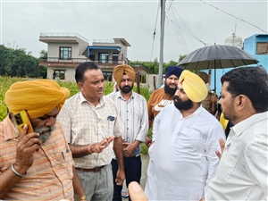 ਸਿੱਖਿਆ ਮੰਤਰੀ ਹਰਜੋਤ ਸਿੰਘ ਬੈਂਸ ਨੇ ਸ੍ਰੀ ਆਨੰਦਪੁਰ ਸਾਹਿਬ 'ਚ ਹੜ੍ਹਾਂ ਦੀ ਸਥਿਤੀ ਦਾ ਲਿਆ ਜਾਇਜ਼ਾ, ਜ਼ਿਲ੍ਹਾ ਪ੍ਰਸ਼ਾਸਨ ਦੇ ਨਿਰਦੇਸ਼ਾਂ ਦੀ ਪਾਲਣਾ ਕਰਨ ਦੀ ਕੀਤੀ ਅਪੀਲ