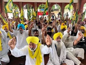ਜ਼ਿਲ੍ਹਾ ਹੈੱਡਕੁਆਰਟਰਾਂ ’ਤੇ ਪੱਕੇ ਧਰਨੇ ਛੇਵੇਂ ਦਿਨ ਵੀ ਜਾਰੀ