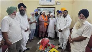 ਪ੍ਰੈਸ ਕਲੱਬ ਦੇ ਨਵ-ਨਿਯੁਕਤ ਪ੍ਰਧਾਨ ਦੀਪਕ ਧੀਰ ਦਾ ਸਨਮਾਨ
