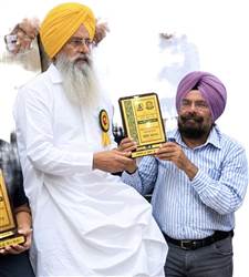 ਹੁਸ਼ਿਆਰ ਸਿੰਘ ਰਾਣੂ ਆਧੁਨਿਕ ਤੇ ਟਿਕਾਊ ਖੇਤੀ ਲਈ ਸਨਮਾਨਿਤ