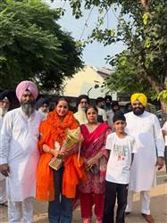 ਮੁਹਾਲੀ ਦੀ ਮੁਟਿਆਰ ਨੇ ਨੈਸ਼ਨਲ ਪੱਧਰ 'ਤੇ ਚਮਕਾਇਆ ਪੰਜਾਬ ਦਾ ਨਾਂ, ਨਿਸ਼ਾਨੇਬਾਜ਼ੀ 'ਚ ਜਿੱਤਿਆ ਗੋਲਡ; ਪਿੰਡ ਪਹੁੰਚਣ 'ਤੇ ਢੋਲ-ਧਮੱਕੇ ਨਾਲ ਹੋਇਆ ਨਿੱਘਾ ਸਵਾਗਤ
