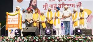 ਸ੍ਰੀ ਗੁਰੂ ਰਵਿਦਾਸ ਜੀ ਦੇ 650ਵੇਂ ਪ੍ਰਕਾਸ਼ ਪੁਰਬ ਨੂੰ ਸਮਰਪਿਤ ਜ਼ੀਰਾ ’ਚ ਕਰਵਾਇਆ ਡਰੋਨ ਸ਼ੋਅ