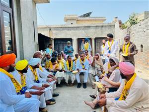 ਪਿੰਡ ਅਨੂਪਗੜ੍ਹ ਵਿਖੇ ਡਾ. ਵਿਜੈ ਸਿੰਗਲਾ ਵੱਲੋਂ ‘ਮਾਨ ਦੇ ਮੁਨਾਫ਼ੇ’ ਮੁਹਿੰਮ ਤਹਿਤ ਡੋਰ-ਟੂ-ਡੋਰ ਲੋਕਾਂ ਨਾਲ ਰਾਬਤਾ