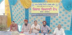 ਕਿਸਾਨ ਝੋਨੇ ਦੀ ਪਰਾਲੀ ਨੂੰ ਅੱਗ ਲਗਾਉਣ ਤੋਂ ਗੁਰੇਜ਼ ਕਰਨ : ਡਾ. ਰਾਜ ਕੁਮਾਰ