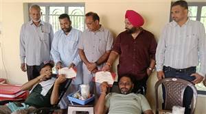 ਪਿੰਡ ਲੋਹਟ ’ਚ ਖ਼ੂਨਦਾਨ ਕੈਂਪ ਤੇ ਅੱਖਾਂ ਦਾ ਮੁਫ਼ਤ ਜਾਂਚ ਕੈਂਪ ਲਗਾਇਆ