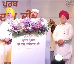 ਨਹਿਰੂ ਸਟੇਡੀਅਮ ਰੂਪਨਗਰ ਵਿਖੇ 500 ਡ੍ਰੋਨਾਂ ਨੇ ਅਸਮਾਨ ’ਤੇ ਸਿਰਜਿਆ ਅਦਭੁੱਤ ਨਜ਼ਾਰਾ