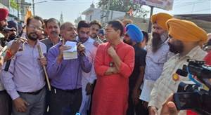 ਕੰਪਿਊਟਰ ਟੀਚਰਾਂ ਨੇ ਮੰਤਰੀ ਅਮਨ ਅਰੋੜਾ ਦੀ ਕੋਠੀ ਮੂਹਰੇ ਦਿੱਤਾ ਧਰਨਾ