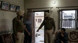 VIP ਦਿਸਣ ਦੀ ਚਾਹਤ ਨੇ ਪਹੁੰਚਾਇਆ ਹਵਾਲਾਤ, ਤਰਨਤਾਰਨ ’ਚ ਸੁਰੱਖਿਆ ਲੈਣ ਲਈ ਆਪਣੇ ਹੀ ਘਰ 'ਤੇ ਚਲਵਾਈਆਂ ਗੋਲੀਆਂ