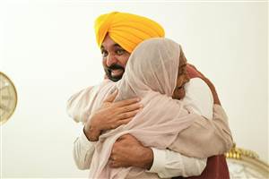 ਹਰ ਮਾਂ-ਭੈਣ ‘ਮਾਵਾਂ-ਧੀਆਂ ਸਤਿਕਾਰ ਯੋਜਨਾ’ ਦੀ ਬ੍ਰਾਂਡ ਅੰਬੈਸਡਰ : ਭਗਵੰਤ ਮਾਨ