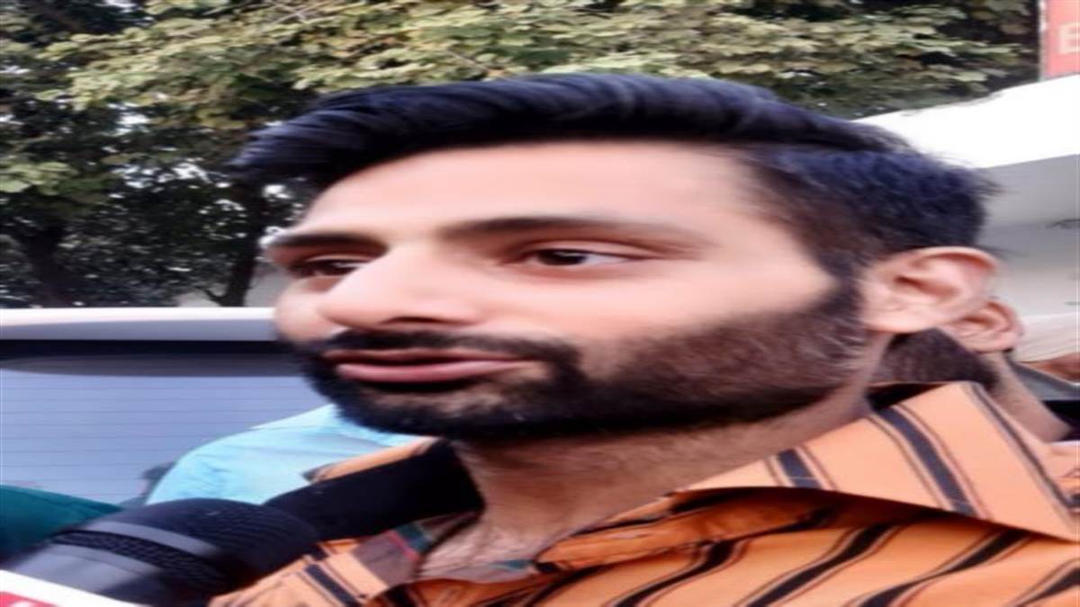 Sudhir Suri Murder : ਸੁਧੀਰ ਸੂਰੀ ਦੇ ਪੁੱਤਰ ਨੇ ਕਿਹਾ- ਪਿਤਾ ਨੂੰ ਦਿੱਤਾ ਜਾਵੇ ਸ਼ਹੀਦ ਦਾ ਦਰਜਾ, ਤਾਂ ਹੋਵੇਗਾ ਸਸਕਾਰ