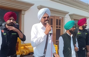 ਗੈਂਗਸਟਰ ਕਹਿ ਰਹੇ ਹਨ ਖ਼ੁਦ ਨੂੰ ਸਰਕਾਰ ਦੇ ਜਵਾਈ; ਸਿੱਧੂ ਮੂਸੇਵਾਲਾ ਦੇ ਪਿਤਾ ਨੇ ਕਿਹਾ- ਜੇਲ੍ਹਾਂ ਬਣਾ ਦਿੱਤੀਆਂ ਗਈਆਂ ਹਨ ਸਵਰਗ