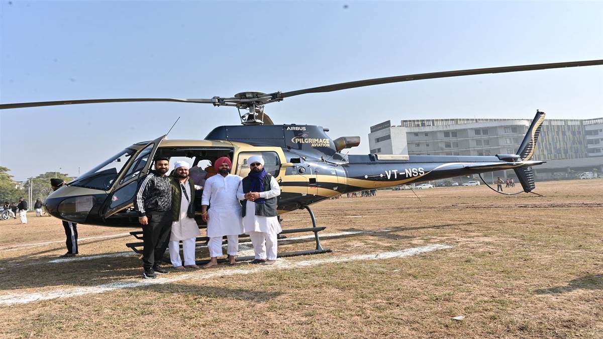 ਬਾਬਾ ਹਨੂੰਮਾਨ ਸਿੰਘ ਜੀ ਦੇ ਜਨਮ ਦਿਹਾੜੇ ’ਤੇ ਪਹਿਲੀ ਵਾਰ ਹੋਈ ਹੈਲੀਕਾਪਟਰ ਨਾਲ ਫੁੱਲਾਂ ਦੀ ਵਰਖਾ