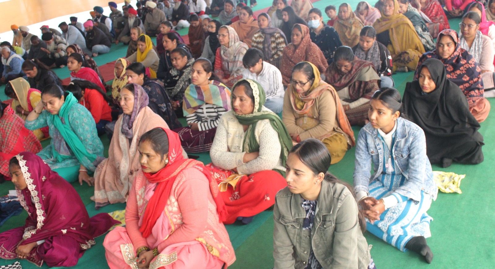 ਦਿਵਿਆ ਜਯੋਤੀ ਆਸ਼ਰਮ ’ਚ ਹਫਤਾਵਾਰੀ ਸਤਿਸੰਗ ਕਰਵਾਇਆ