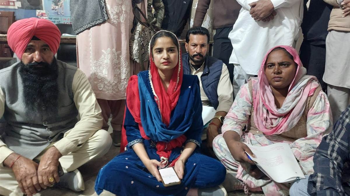 ਕਾਂਗਰਸ ਤੇ ਭਾਜਪਾ ਨੇ ਐੱਸਡੀਐੱਮ ਦਫ਼ਤਰ ਦੇ ਬਾਹਰ ਦਿੱਤਾ ਰੋਸ ਧਰਨਾ