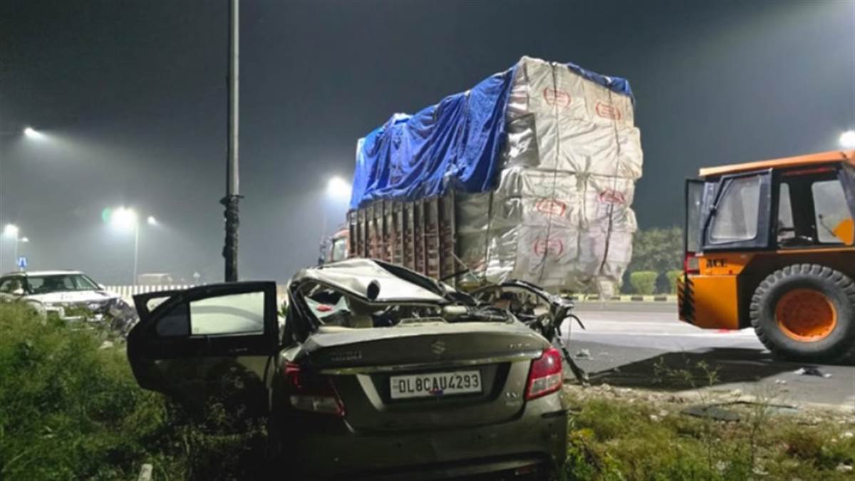 'ਸੋਚਿਆ ਨਹੀਂ ਸੀ ਕਿ ਇੰਝ ਮਿਲੇਗੀ ਮੌਤ', ਹਾਈਵੇਅ ਕਿਨਾਰੇ ਖੜ੍ਹੇ DCM 'ਚ ਵੱਜੀ ਕਾਰ ਦੇ ਉੱਡੇ ਪਰਖੱਚੇ; 4 ਡਾਕਟਰਾਂ ਦੀ ਹੋਈ ਦਰਦਨਾਕ ਮੌਤ