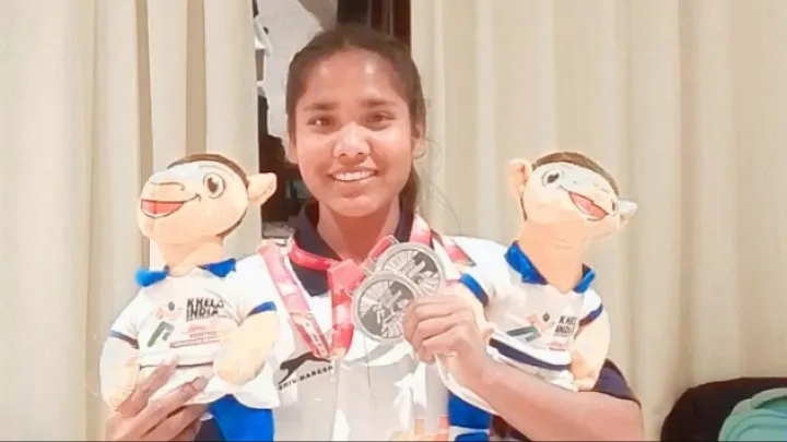 ਝੁੱਗੀ 'ਚ ਰਹਿਣ ਵਾਲੀ ਧੀ ਨੇ ਰਚਿਆ ਇਤਿਹਾਸ, 'ਖੇਲੋ ਇੰਡੀਆ' 'ਚ ਜਿੱਤੇ 2 Silver Medal; ਕਈ ਰਾਤਾਂ ਭੁੱਖੇ ਪੇਟ ਸੌਂ ਕੇ ਗੁਜ਼ਾਰੀਆਂ