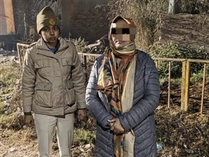 ਬੀਐਸਐਫ ਤੇ ਪੁਲਿਸ ਨੂੰ ਮਿਲੀ ਸਫਲਤਾ, ਹੈਰੋਇਨ ਸਮੇਤ ਮਹਿਲਾ ਕਾਬੂ; ਨਸ਼ਾ ਵੇਚਣ ਵਾਲਿਆ ਖ਼ਿਲਾਫ਼ ਅਪਣਾਇਆ ਸਖ਼ਤ ਰਵਈਆ