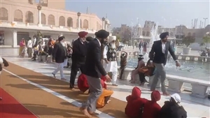 ਸ੍ਰੀ ਹਰਿਮੰਦਰ ਸਾਹਿਬ ਪਹੁੰਚੇ ਡੇਰਾ ਰਾਧਾ ਸੁਆਮੀ ਮੁਖੀ ਬਾਬਾ ਗੁਰਿੰਦਰ ਸਿੰਘ, ਸਰਬੱਤ ਦੇ ਭਲੇ ਦੀ ਕੀਤੀ ਅਰਦਾਸ