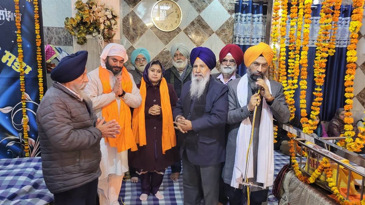 ਪ੍ਰਕਾਸ਼ ਪੁਰਬ ਮੌਕੇ ਗੁਰਦੁਆਰਾ ਸਾਹਿਬ ਵਿਖੇ ਕਰਵਾਇਆ ਧਾਰਮਿਕ ਸਮਾਗਮ