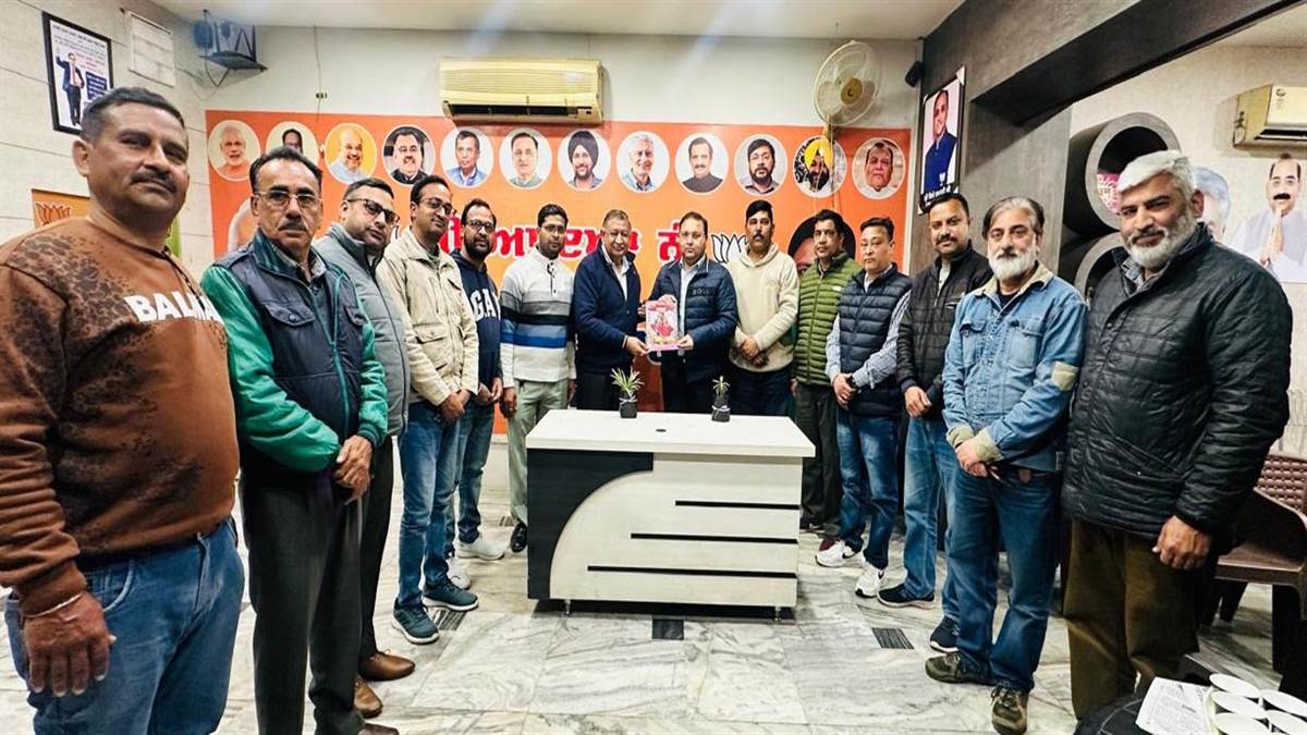 ਜੈ ਸ਼੍ਰੀ ਸ਼ਿਆਮ ਸੇਵਾ ਸੁਸਾਇਟੀ ਵੱਲੋਂ ਸੱਦਾ ਪੱਤਰ ਭੇਟ