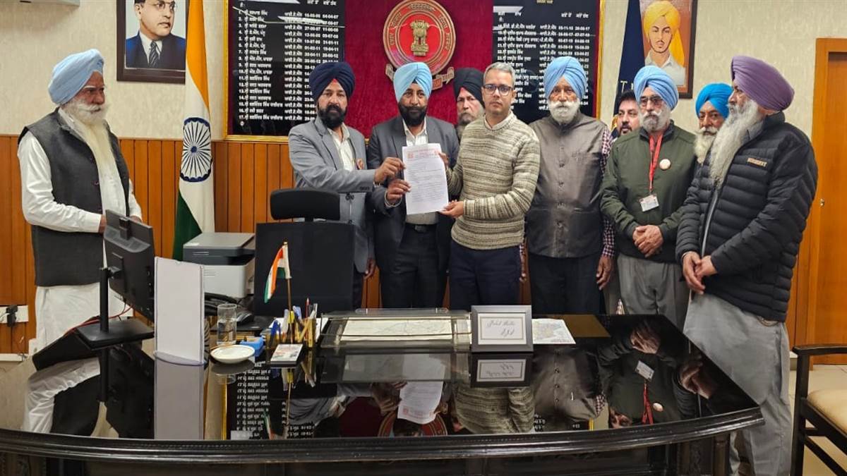 ਡੀਸੀ ਨੂੰ ਮਿਲਿਆ ਸਾਬਕਾ ਸੈਨਿਕਾਂ ਦਾ ਵਫ਼ਦ, ਦਿੱਤਾ ਮੰਗ ਪੱਤਰ
