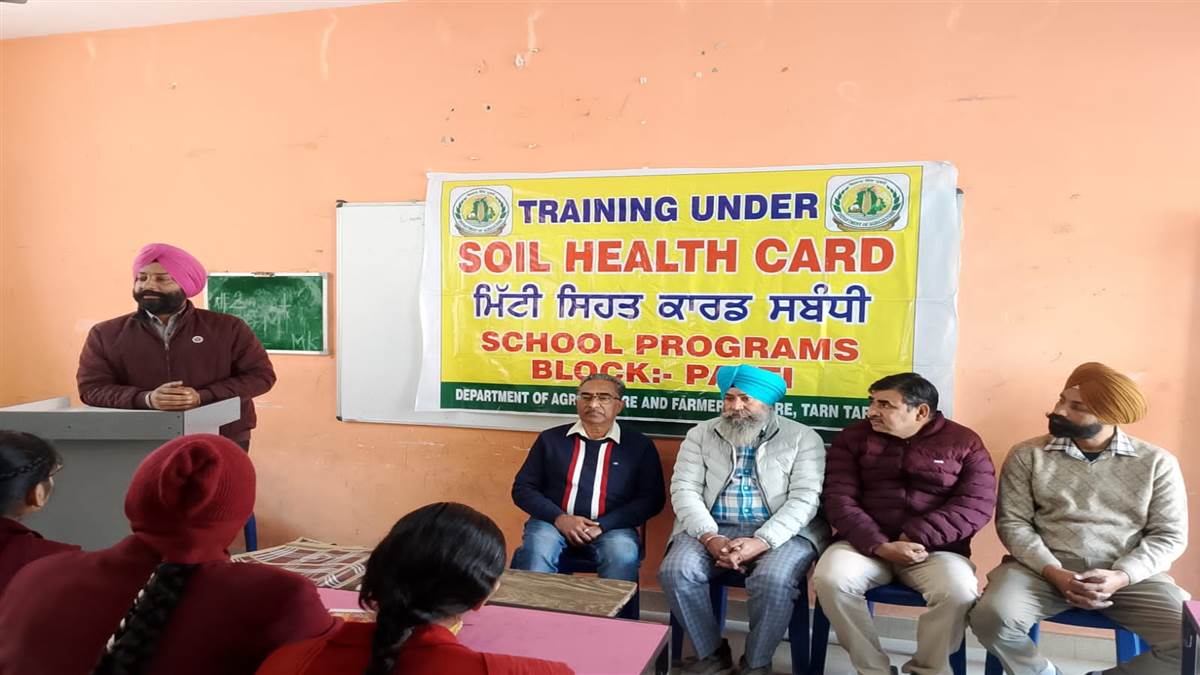 ਮਿੱਟੀ ਪਰਖ ਕਰਵਾਉਣ ਨਾਲ ਪੌਦਿਆਂ ਨੂੰ ਸੰਤੁਲਿਤ ਖੁਰਾਕ ਦੀ ਪੂਰਤੀ ਹੋਵੇਗੀ : ਡਾ. ਏਓ