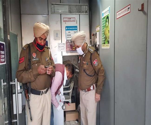 Fatehgarh Sahib film style ATM token found with vehicle thief escapes with Rs 19 lakh cash