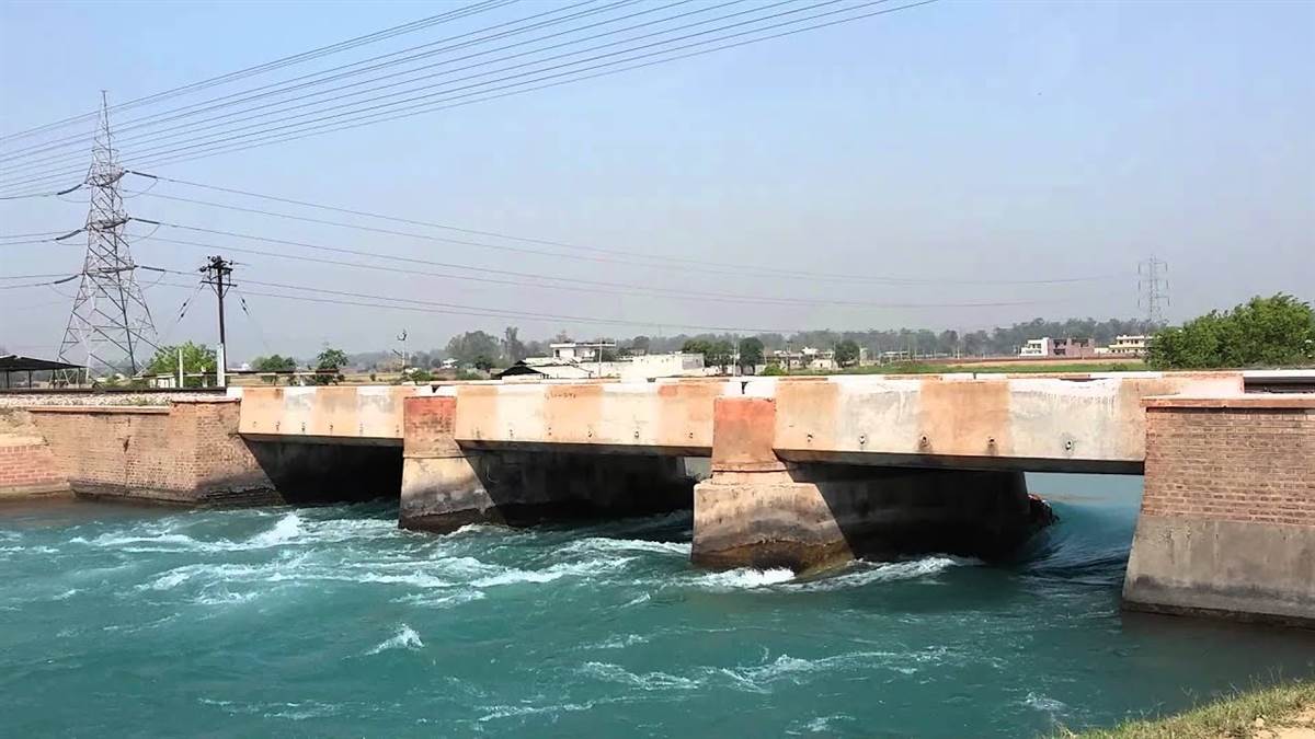 Two youth stuck in Bhakra canal work in private company of Kharar | ਭਾਖੜਾ ਨਹਿਰ 'ਚ ਰੁੜ੍ਹੇ ਦੋ ਨੌਜਵਾਨ, ਖਰੜ ਦੀ ਪ੍ਰਾਈਵੇਟ ਕੰਪਨੀ 'ਚ ਕਰਦੇ ਹਨ ਨੌਕਰੀ