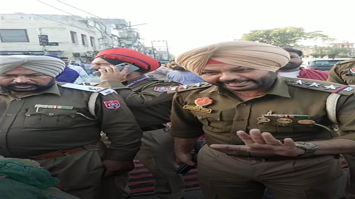 ਲਾਸ਼ ਸ੍ਰੀ ਗੁਰੂ ਰਵਿਦਾਸ ਚੌਕ ’ਚ ਰੱਖ ਕੇ ਕੀਤੀ ਨਾਅਰੇਬਾਜ਼ੀ