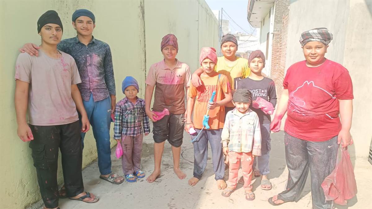 ਹੋਲੀ ਦੇ ਤਿਉਹਾਰ ’ਤੇ ਰੰਗਾਂ ਨਾਲ ਬਿਖਰੀਆਂ ਖੁਸ਼ੀਆਂ