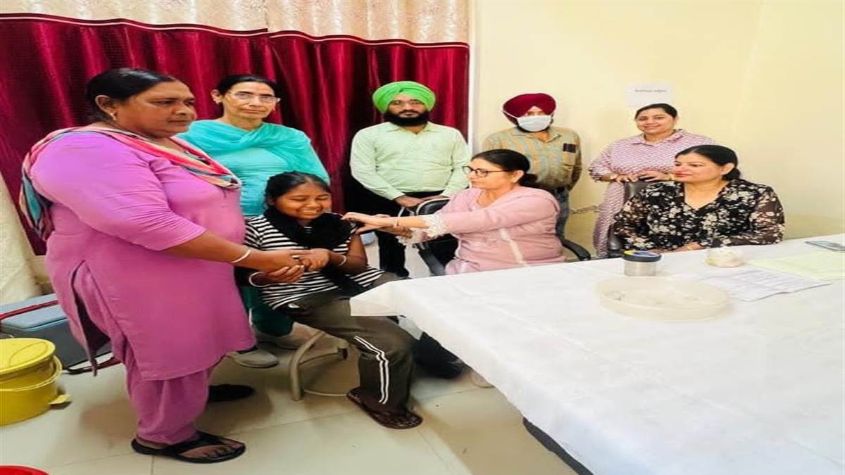 ਸਰਵਿਸਕ ਬੱਚੇਦਾਨੀ ਦੇ ਮੂੰਹ ਦੇ ਕੈਂਸਰ ਤੋਂ ਬਚਾਵੇਗੀ ਐੱਚਪੀਵੀ ਵੈਕਸੀਨ : ਐੱਸਐੱਮਓ