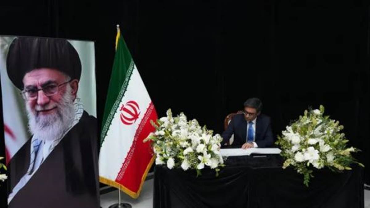 ਖਾਮਨੇਈ ਦੀ ਮੌਤ 'ਤੇ ਭਾਰਤ ਨੇ ਪ੍ਰਗਟਾਇਆ ਸ਼ੋਕ, ਵਿਦੇਸ਼ ਸਕੱਤਰ ਨੇ ਕੰਡੋਲੈਂਸ ਰਜਿਸਟਰ 'ਤੇ ਕੀਤੇ ਦਸਤਖ਼ਤ