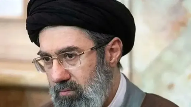 ਕੀ ਨਪੁੰਸਕ ਸਨ ਖ਼ਾਮੇਨੇਈ ਦੇ ਬੇਟੇ ਮੋਜਤਬਾ? ਰਿਪੋਰਟ 'ਚ ਦਾਅਵਾ - ਇਲਾਜ ਲਈ ਗਏ ਸਨ ਲੰਡਨ