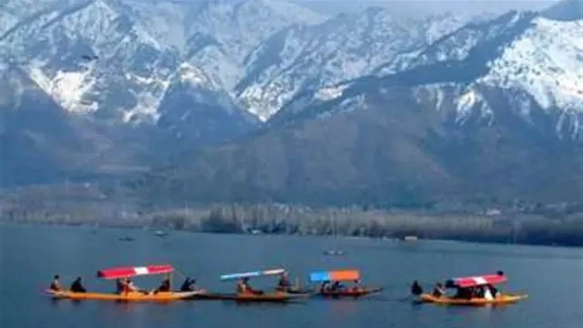 ਹਰਾ ਹੋ ਗਿਆ ਸ੍ਰੀਨਗਰ ਦੀ ਡੱਲ ਝੀਲ ਦਾ ਪਾਣੀ, ਲੋਕ ਚਿੰਤਤ ਪਰ ਅਧਿਕਾਰੀਆਂ ਨੇ ਕਿਹਾ-"ਘਬਰਾਓ ਨਾ, ਇਹ ਇੱਕ ਕੁਦਰਤੀ ਵਰਤਾਰਾ"